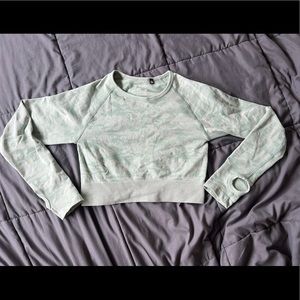 Medium long sleeve crop top in green from AYBL. Great for working out!